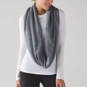 LuLu Lemon Grey & White Scarf